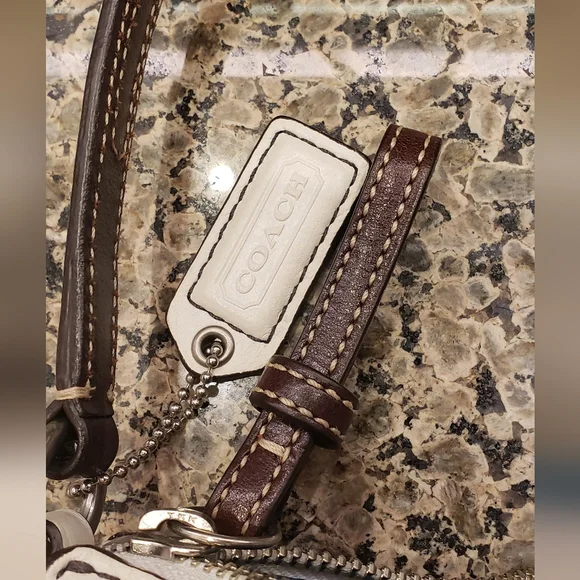 COPY - Coach Chelsea white small handbag - Picture 7 of 7